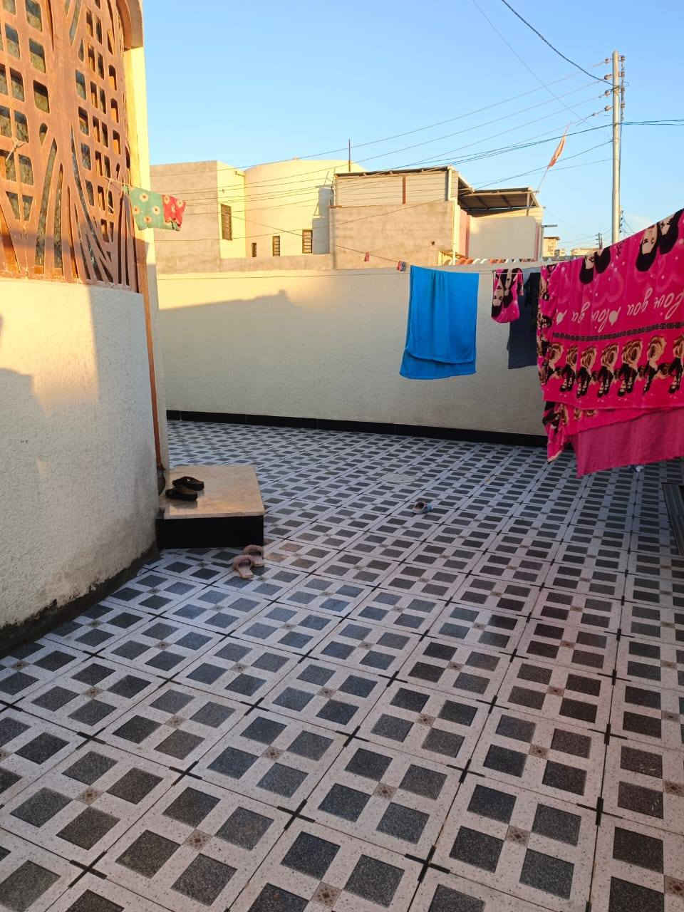 أسعد ألله أوقاتكم بكل خير 🌹
اللاستفسار : ***********
توفر دار سكن للبيع 
ماشاألله بيت كلش مرتب
شقل بناء درجه أولى
المساحه 300م
ركن على شارعين 🛣
جميع الخدمات متوفره
ماء 🚰 كهرباء + مجاي

محتويات البيت ⬇️
دوانيه
صاله كبيره
طابق لأرضي يحتوي غرف نوم عدد 2
ومطبخ وصحيات خارجي داخلي
طابق ثاني غرف نوم عدد 2 ماكاملات

العنوان : البصرة أبي لخصيب
العوجه يبعد عن شارع العوجه 150متر

نوه العقار : طابو ملك صرف زراعي بأسم عراقي سند 25

كل هاذ جمال وترتيب
بسعر 140 مليون وبي مجال
اللاستفسار : ***********
