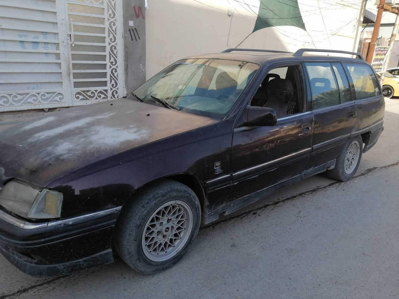 سلام وعليكم اوبل او ميكا ستيشن موديل 91 سنويه نافذه السياره بسمي
السعر 18اوبي مجال 
ه‍. ***********
