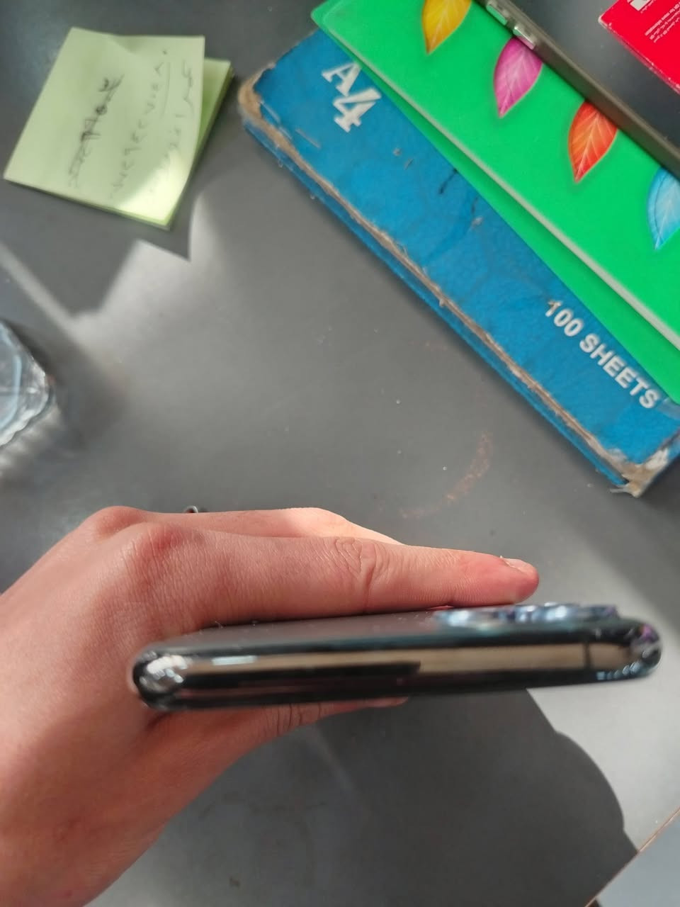 سلام عليكم
ايفون 11 برو ماكس مامفتوح ذاكرة 64دبل سيم بطارية 74
بي فقط طخه بالشاشة من فوك مطلوب 325 الرقم 
***********
