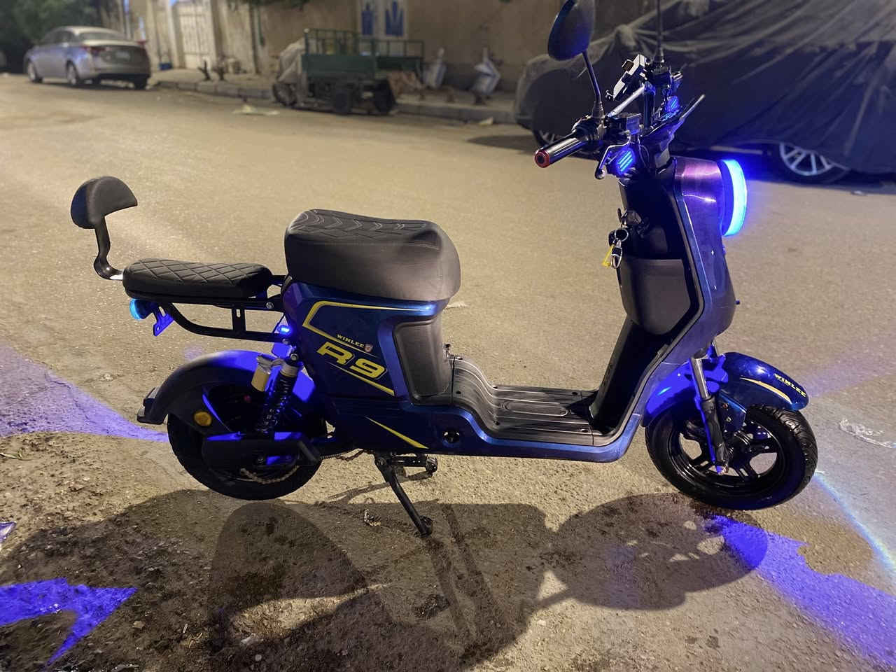 السلام عليكم دراجه البيع R9موديل 2025 بطاريته 32ملف 2000دراجه نضيفه سعر 475مكان بصره الكزيزه 
رقم الهاتف:***********
