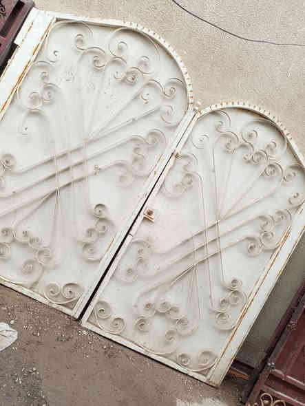 #للبيع  باپ طلاقتين   العرض  مترتين  و90 مع الجراجيب والارتفاع   مترين و20 الظهر  بليت  حديد ثقيل ونظيف جدا   @ مكاني  بغداد الغزاليه  ويوجد توصيل    ***********
***********
