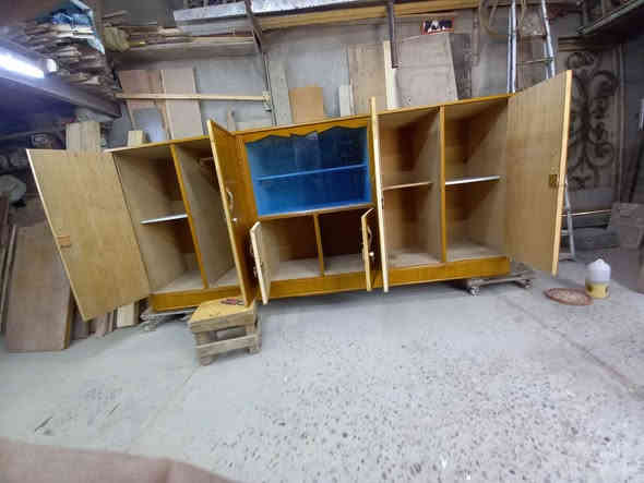 ‎بوفية للبيع طول ٣متر ارتفاع ١٣٠ نجف السعرة٢٣٠ م***********‎ النجف
