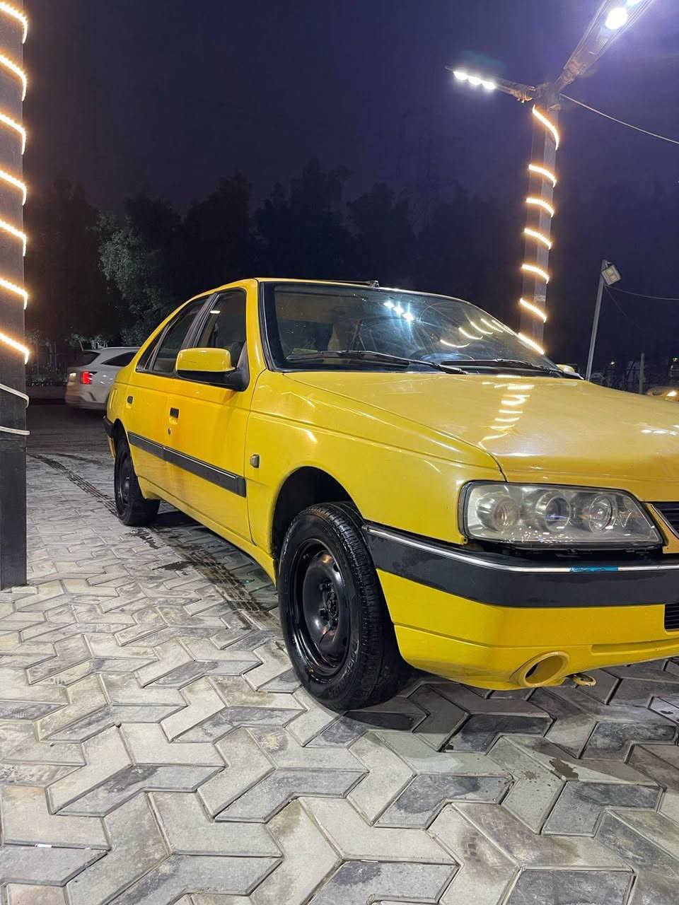 السلام عليكم بيجو اكد 2016 للبيع 
مصفرة هيئة وغرامات 
بيهة كم قطعة صبغ 
السيارة نصبتها حلوة
السعر 37 
مكان السيارة الدورة الصحة 
للئستفسار الاتصال على الرقم *********** بغداد, العراق
