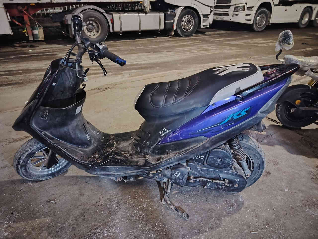 سلام وعليكم دراجه ماكسي عدله  لبيع مفتوحه بس ولفات 1375 ***********
