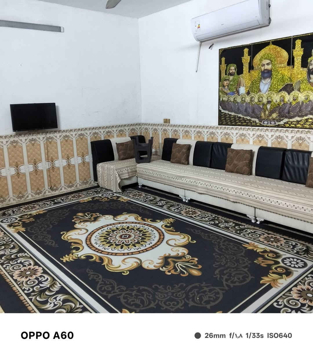 السلام عليكم بيت للبيع 100متر مربع ركن خضراء الدسيم قريب على الشارع الرئيسي ثلاث بيت خلف دائرة الكهرباء ***********
