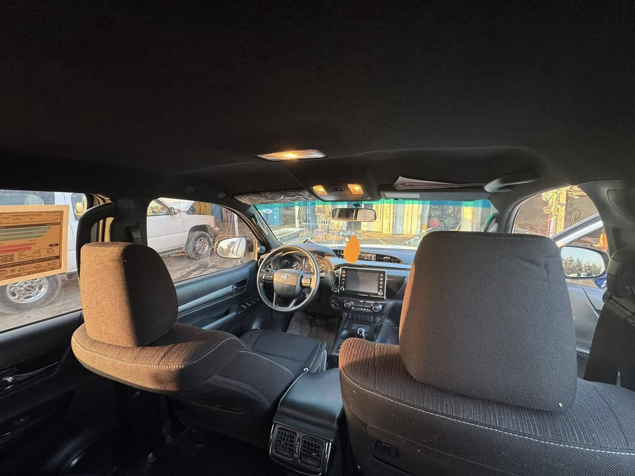 السلام عليكم ادفنجر كويتي موديل 2023 بسمي رقم اربيل   ماشية 66الف   ***********
