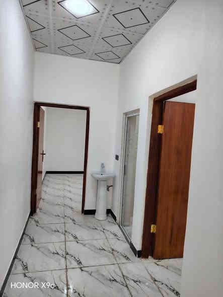 يعلن مكتب احمد جزيره للعقارات
عن دارين للبيع مساحه 100متر وسقف سندويج
العنوان البصره شط العرب الجزيره الفيروزيه
يحتوى علـّۓ.💎
أستقبال. صاله. مطبخ. 
 غرفتين منام٢ 
 صحيات داخلي خارجي مع كراج 

بناء حديث جاهز للسكن. تستلم مفتاح🔑
خدمات كامله. ماء. كهرباء.  شارع٩متر. تبليط
كافه لخدمات متوفره   
السعر 38 مليون
طابو ملك صرف زراعي 📜
للاستفسار 
 ***********📞
***********📞
