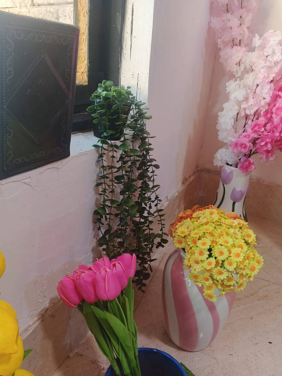 توفر الورد 
أكثر من موديل ونوعيه 
و متدلي اخضر 
ومتدلي ليمون 🍋
يوجد توصيل داخل العزيزيه


**إذا كنت صاحب هذا الإعلان وتريد حذفه لأي سبب، رجاءا أرسل رسالة إلى الدعم الفني**