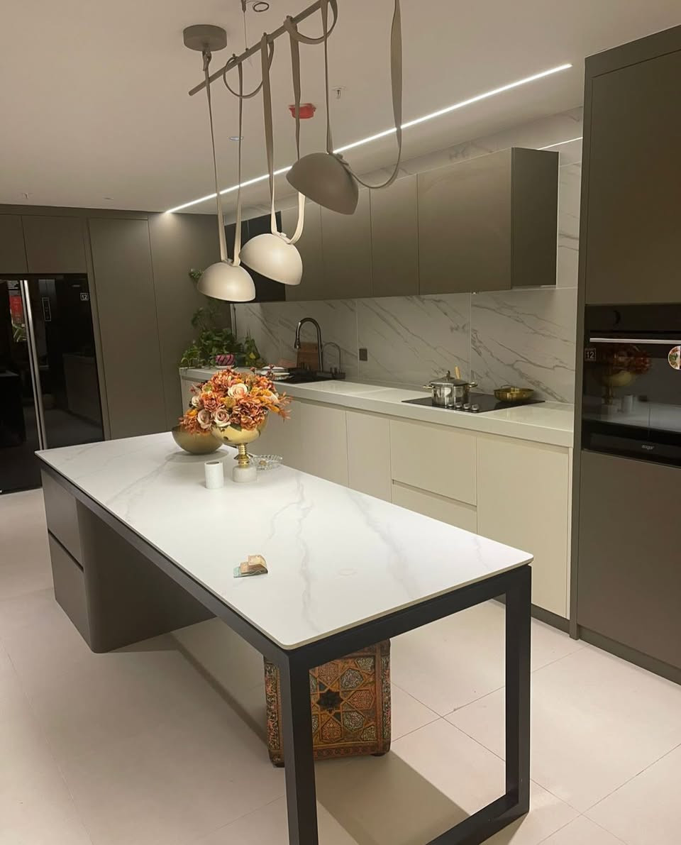 شقة فاخرة للبيع أو للإيجار – برج كافالي تاور / أربيل
برج كافالي تاور أحد أفخم الأبراج السكنية في أربيل

🔹 المساحة: 235 متر 1+4 
🔹 إطلالة جميلة
🔹 تصميم عصري وتشطيبات راقية
🔹 موقع استراتيجي قريب من كل الخدمات
🔹 برج حديث مع أمن وحراسة 24 ساعة
🔹 مواقف سيارات وخدمات متكامل
للملعومات اكتر تواصلو مع ارقام الشركة
لمعرفة السعر
***********  ***********
#صفوان_للعقارات_قسم_المبيعات
