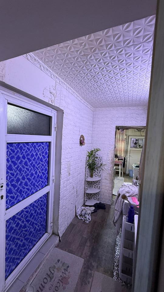 السلام عليكم بيت 3طوابق للبيع
العنوان كراده داخل مقابل حسينية ال مباركه فرع علوة الفكهاني  البيت مساحته 144م واقع حال 9 واجهه نزال 16 سند مستقل طابو صرف يقره بلسند 138 م استقطاع الشارع للبلديه عرض  الشارع 6م الشارع مغلق بي ساحه بالأخير تستدير بي السيارات 
-الطابق الارضي 3 غرف نوم +صاله +مطبخ +صحيات  سيراميك
-الطابق  الأول 2 نوم +صاله +مطبخ+ صحيات سيراميك
-لطابق  الثاني 2 نوم +صاله +مطبخ+ صحيات سيراميك
مكلف بالنشر للاستفسار عن السعر الاتصال : ***********
      ***********
