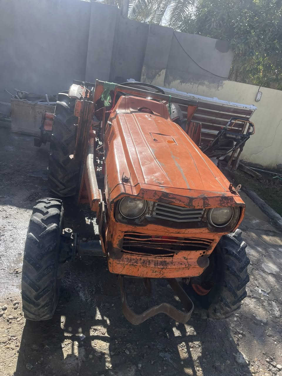 السلام عليكم للبيع كابوته 3 بستم. تجفيت جديد مكفوله كير اكسل محرك. مع كيله ورفاسه ام الشيشين تخم تاير موديل 84 بدون رقم 
واسط الصويره ***********
