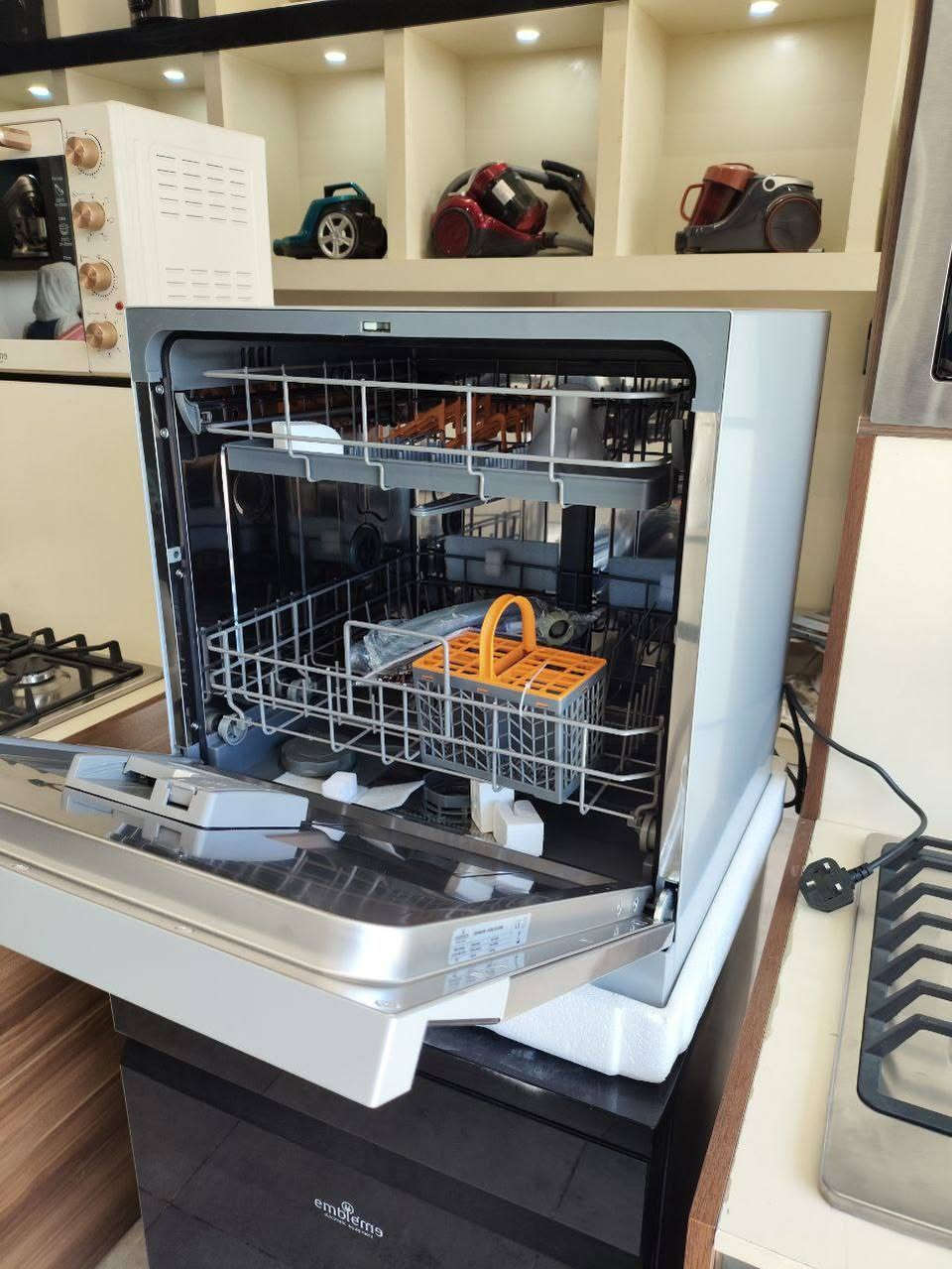 غسالة صحون منضدية + بلت ان حديثة من شركة امبليوم - Embleme 

تقليص في المساحة مع سعة غسل كبيرة

🔺️ ٢ سلات مع ٢ مرشات 
🔺لوحة تحكم LED تعمل باللمس
🔺برامج تنظيف متعددة تشمل غسل الصحون والاواني وتنظيف الفواكه
🔺 خاصية تعقيم بالاشعة فوق البنفسجية وتجفيف بالهواء الحار 
🔺قدرة 1360-1610w
🔺حوض داخلي ستانلس ستيل 
🔺الالوان (اسود، سلفر)
🔺هيتر داخلي لتسخين الماء
🔺الابعاد ( عرض 55cm، عمق 50cm سم، ارتفاع 59cm)

🔺ضمان سنة من تاريخ الشراء 🔺

‎ يوجد توصيل  لجميع المحافظات 🔺
‎
للحجز والاستفسار يرجى مراسلة الصفحة 📲📲

سعره 430 الف وتوصيل مجاني🚕🚕 بغداد, العراق


**إذا كنت صاحب هذا الإعلان وتريد حذفه لأي سبب، رجاءا أرسل رسالة إلى الدعم الفني**