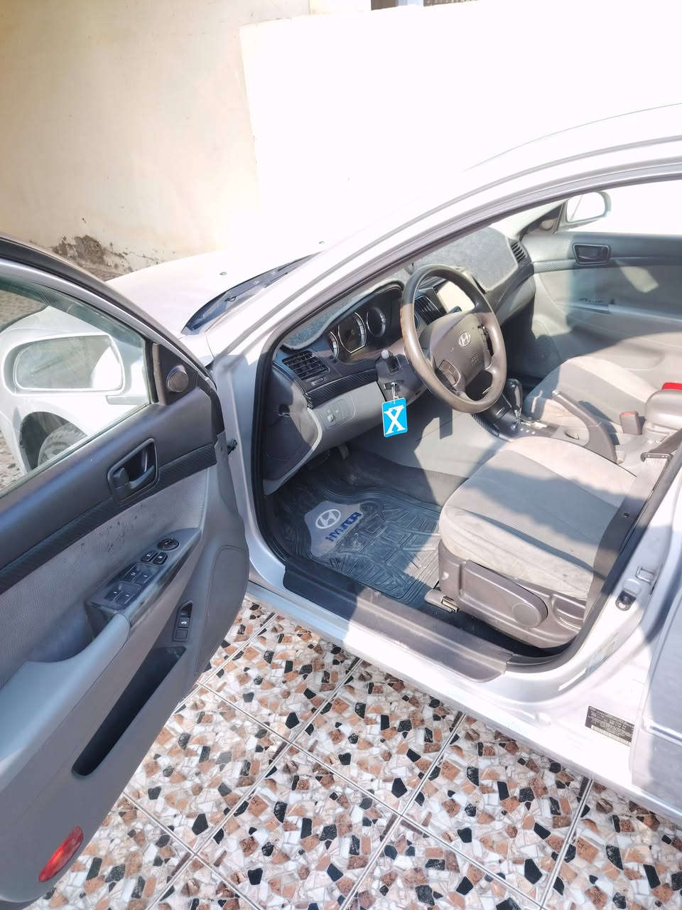 السلام عليكم سوناتا موديل 2009 وارد امريكي رقم ديالى الجديد سنويه ل 2028 هزه ورقام وسنويه جدد هزه مساقطه تحويل مباشر 
محرك 2400 دوش محرك شرط من شروط سبانه مامدود عليه لاتنقيص ولاصرف ولابخار ولامفتوحه المكينه كير مكينه تبريد تدفئه مكفولات كلشي بيه شغال 
سياره جديده معنى الكلمه مال بيت كله ليبل واحد من دعاميه الاماميه لدعاميه الخلفيه تخم تاير جديد حداديه جديده سيرفس يعني ادامه كامل للسياره قبل ايام 
سياره كل نقص مابيه وشرط الفحص سياره ضرره جاملغ الخلفي بدون دواخل وبيه شويه صبغ باب الخلفي السكن 
نفس جهة الجاملغ وبنيد بخ اثر جراد بجم كبس  يعني 3 قطع هيه اقل 3 قطع بس انطيك 3 قطع 
سياره جديده معنى الكلمه جاهزه من كلشي ماشيه 186 الف شاشه تاب كامره خلفيه تحكم مقود 
السعر 121 وبيها مجال مكانه ديالى المقداديه لاستفسار ***********
