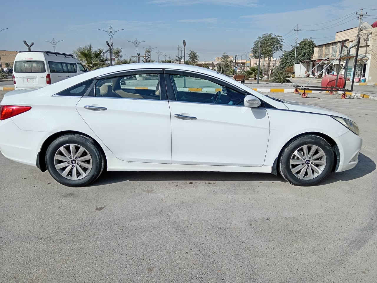 السلام عليكم سوناتا للبيع 2012 كفاله عامه مكينه كير حداديه 100 ٪ تخم تاير مكينه دوش 2400 السياره في الناصريه السعر 140 تليفون ***********
