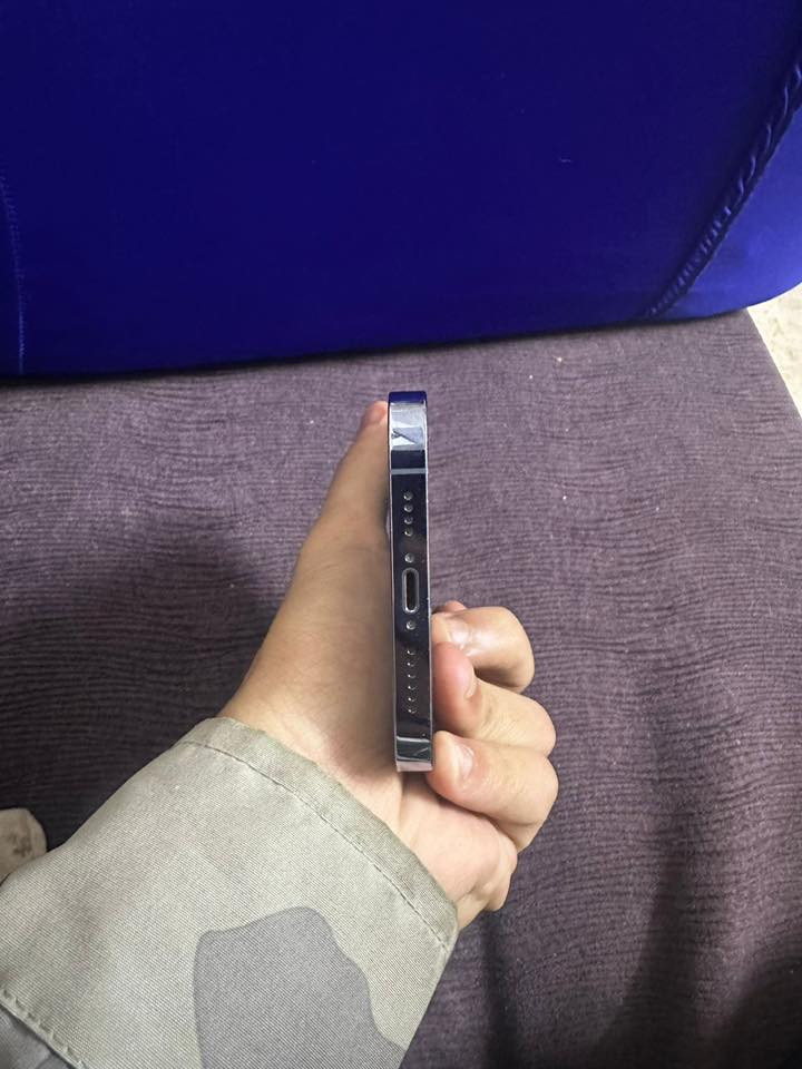 13برو ماكس وتر بروڤ
256 فايف جي فقط السماعه الجوه توكف وتشتغل ماتاثر  كامل ملحقات كارتونه وصل الشركه مبايل جديد ونضافه100. مراوس 14برو ماكس او بيع تواصل فقط واتساب ***********
