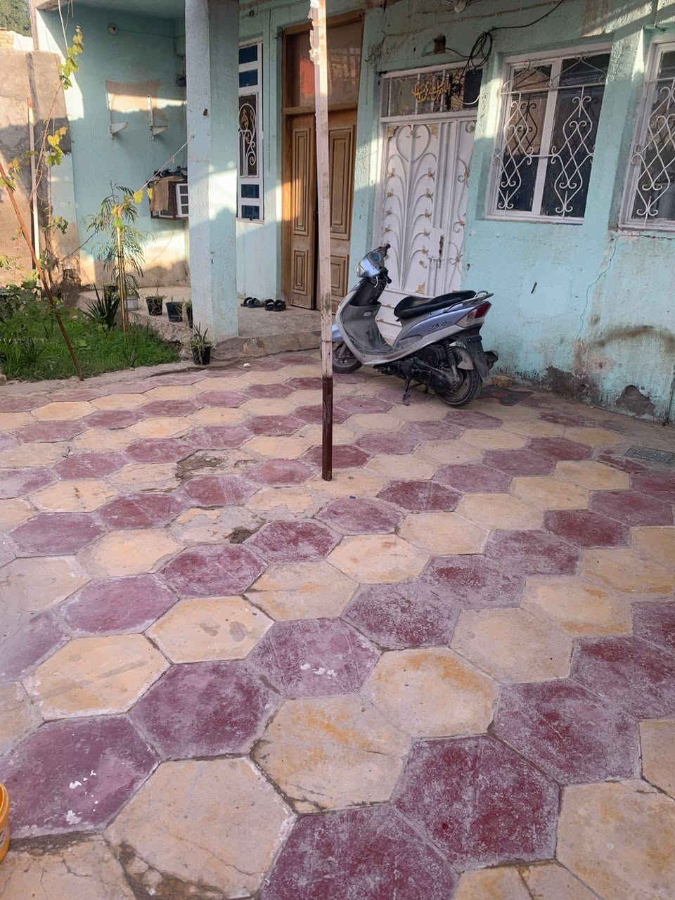 دار سكن طابو صرف مساحه ٢٥٠م ركن
منطقه ٥١ قريب ع شارع حي الشهداء 
غرفتين وهول وبراني ومطبخ 
للاستفسار 
*********** حسين العبساوي 
*********** سيد جاسم
