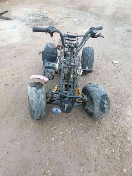 السلام عليكم شبباب دراجه رباعيه حجم الوصط بدون كفرات دراجه متروكه صار هواي بس نكره صلف شغاله كلشي مابيها نقصها باتري وبريك خلفي بس تفيدك تعال خاص او اتصل السعر100الف او مراوس بتلفون. المكان فلوجه قريه المختار ***********
