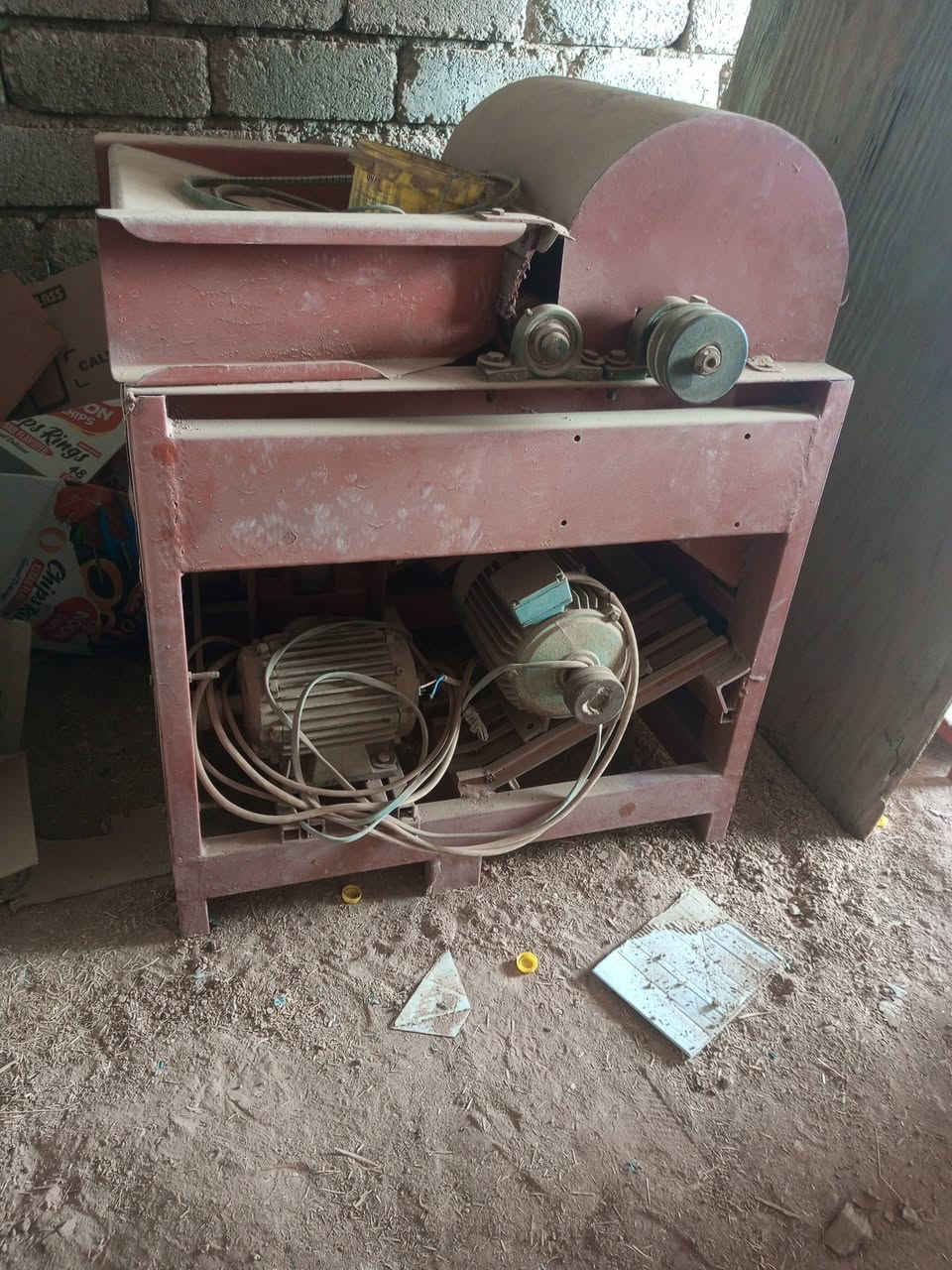 السلام عليكم حلاجه للبيع الاستفسار عل رقم ***********
