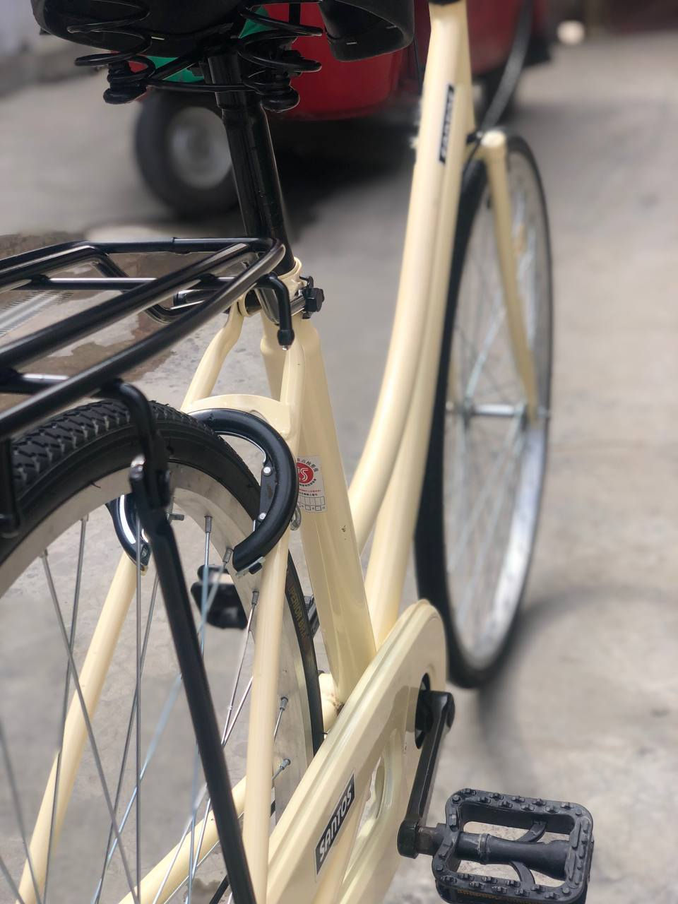 سلام عليكم بايسكل البيع بناتي سانتوس بايسكل نضيف مسطره ثنين قفل موجود جاملغ لايت مالته موجود (سعر100)الف وبي مجال دسك بريكات شغاله امامي خلفي كشن العنوان بغداد العبيدي فكله حي نصر  رقمي***********
