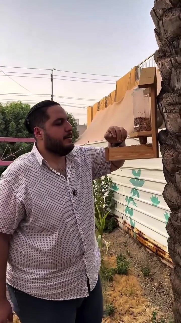 🐦🌿 مأكل ومشرب الطيور الخشبي الأنيق 🌿🐦

أضف لمسة جمالية إلى حديقة منزلك أو سطحه مع مأكل ومشرب الطيور المصمم من الخشب الأنيق بجودة عالية ومظهر مميز.

✅ تصميم جميل ومتين
✅ مناسب لمختلف أنواع الطيور
✅ يجمع بين المأكل والمشرب في قطعة واحدة
✅ يضفي منظراً رائعاً للطبيعة حولك

💰 السعر: 15,000 دينار عراقي فقط
🚚 التوصيل متوفر إلى جميع محافظات العراق

للطلب والاستفسار راسل الصفحة على الخاص


**إذا كنت صاحب هذا الإعلان وتريد حذفه لأي سبب، رجاءا أرسل رسالة إلى الدعم الفني**