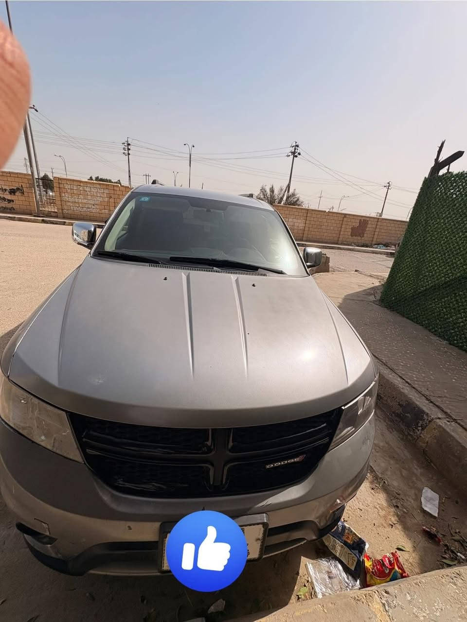 سلام عليكم اخواني

دودج جورني كروس رود. موديل2018 

4 سلندر اعلئ فئه بالجورني لل4 سلندر 

حادث امريكا وحادث العراق موجود بالصور ابيع  حزام السياره مبدل 4 قطع اصليه السياره مابيه اي مشاكل صرف بانزين قليل موصفاته المواصفات الخارجية والداخلية

تنفرد فئة Crossroad بلمسات تصميمية تميزها عن الفئات الأساسية، ومن أبرزها:

التصميم الخارجي: عجلات ألومنيوم مقاس 19 بوصة (Hyper Black)، وتطعيمات خارجية باللون الأسود اللامع والكروم، ومصابيح ضباب أمامية.

المقصورة الداخلية: تتسع لـ 7 ركاب موزعين على 3 صفوف من المقاعد. تتميز بمقاعد جلدية أو مزيج من الجلد والقماش، مع عجلة قيادة ومقبض ناقل حركة مغطى بالجلد.

التكنولوجيا: شاشة تعمل باللمس مقاس 8.4 بوصة (نظام Uconnect 3)، تدعم البلوتوث، وراديو القمر الصناعي، وكاميرا خلفية للرؤية.

المساحة: توفر مساحة تخزين خلفية تصل إلى 67.6 قدم مكعب عند طي الصفين الثاني والثالث. 

ميزات الأمان والسلامة لا يوجد اي ايرباك ضاك 

وفقاً لمواقع مثل The Car Connection و Edmunds، تشمل ميزات السلامة القياسية:

الوسائد الهوائية: 7 وسائد هوائية تشمل وسائد أمامية وجانبية، ووسادة لركبة السائق، وستائر هوائية لجميع الصفوف.

أنظمة التحكم: نظام التحكم الإلكتروني بالثبات (ESC)، ونظام التحكم في الجر، ونظام منع انغلاق المكابح (ABS) الرباعي.

المساعدة في الركن: حساسات ركن خلفية وكامير

السعر 130 وبيه مجال بسيط  رقم بابل سنويه لحد سنه لحد سنه2030  باسمي مدار ثاني يوم

للتواصل 0782230016 واتساب   

تحياتي وتقديري اصحاب كروب دوج جورني المحترمين


**إذا كنت صاحب هذا الإعلان وتريد حذفه لأي سبب، رجاءا أرسل رسالة إلى الدعم الفني**