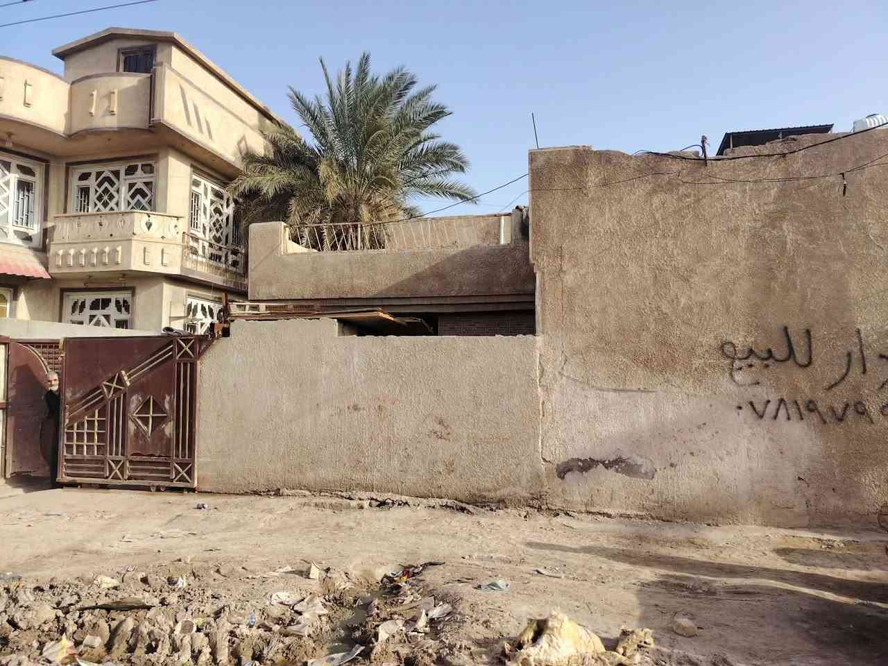 للبيع مساحه ٢٠٠طابوصرف الواجهه ١٢ونص ونزال ١٦ بي ٣غرف مكان البيت ناحية الوحدة الخالصه قرب مركز شرطه وثاني بيت عن شارع ربيع تجاري وسعر ٨٠وبيه مجال بصيط رقمي ***********
