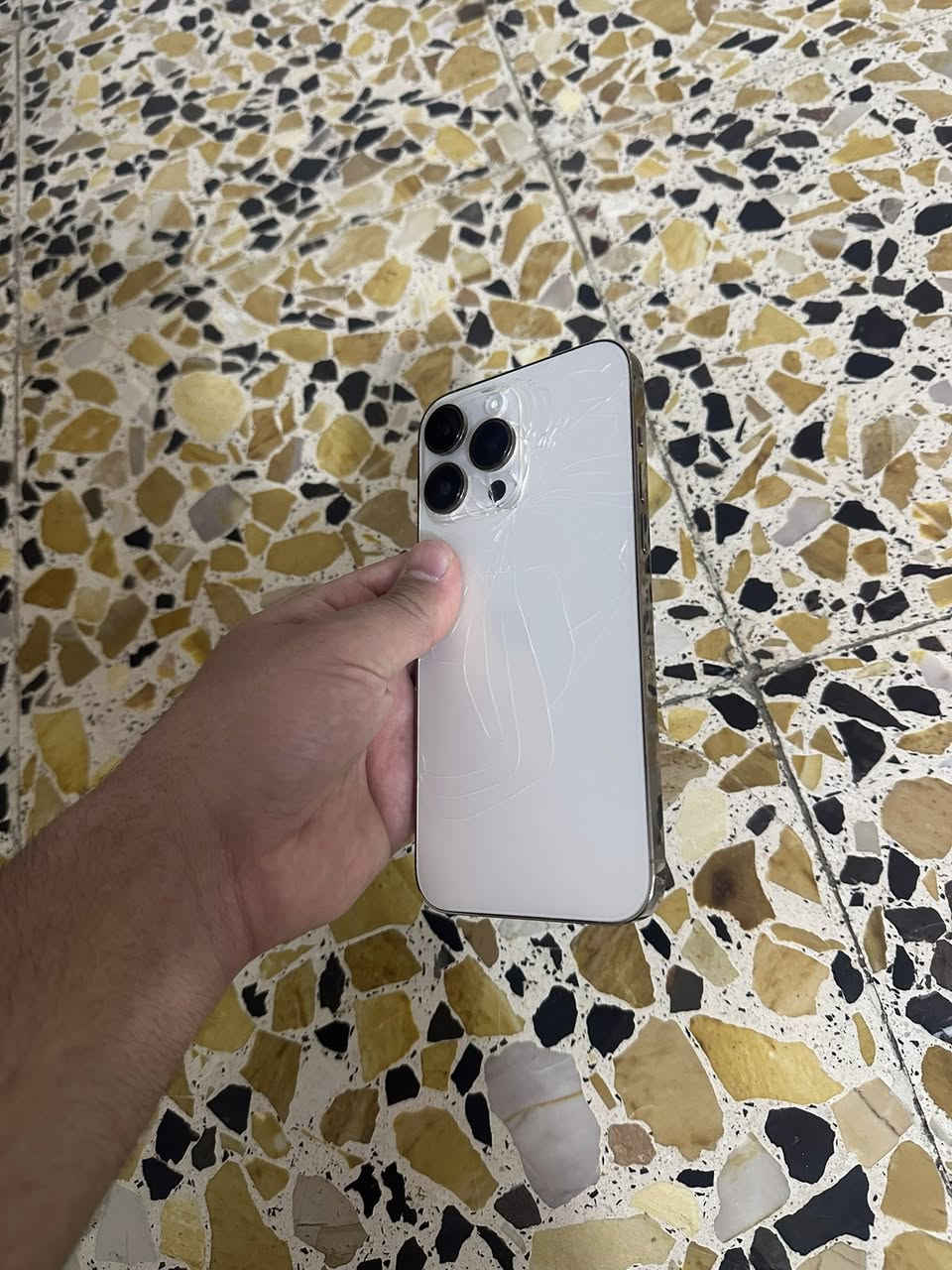 سلام عليكم ايفون١٤ ذاكرة٥١٢ بطارية٨٧ الجهاز جديد بي بس الضهر مفطور والباقي كلة جديد مكاني بغداد الحرية***********
