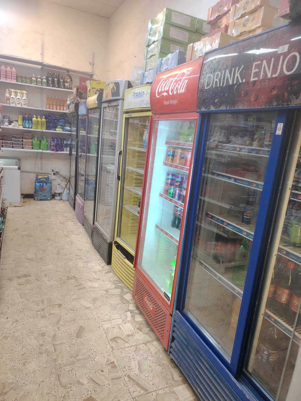 السلام عليكم ورحمة الله...
تحياتي للجميع... أسواق للبيع ماركت الياسر...
الأسواق شغالة وجاهزة وبالقرب منها اعدادية للبنين وردها اليومي من ٣٠٠ لل ٤٠٠ الف...
الشعب قريب ع محطة سما بغداد ع الشارع العام وحين اكتمال الشارع ستكون وجهة تجارية للشارع...
سبب البيع... بعد الماركت عن محل سكني لكوني اسكن مدينة الصدر... للراغبين الاتصال ع الرقم ***********
باقي التفاصيل ع الخاص...
