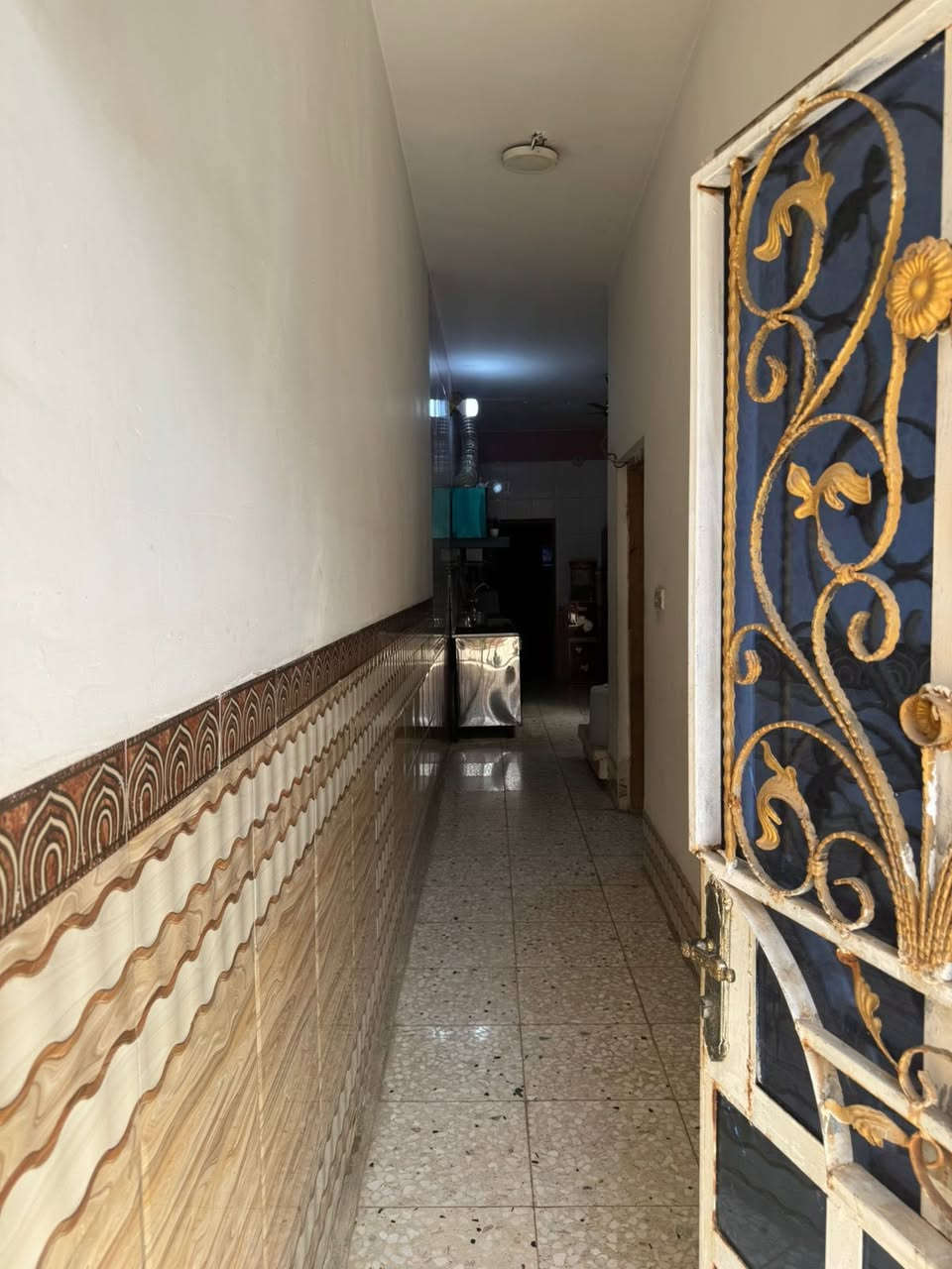 دار للبيع زراعي سند ٢٥  مساحه ١٢٠ متر غرفه نوم صاله مطبخ استقبال كراج كامل خدمات مي كهرباء مجاري تبليط بغداد جسر ديالى شارع الخدمي العريفيه مقابل جامع المهيمن خلف مدرسه كعب بن زهير
للستفسار 
***********
