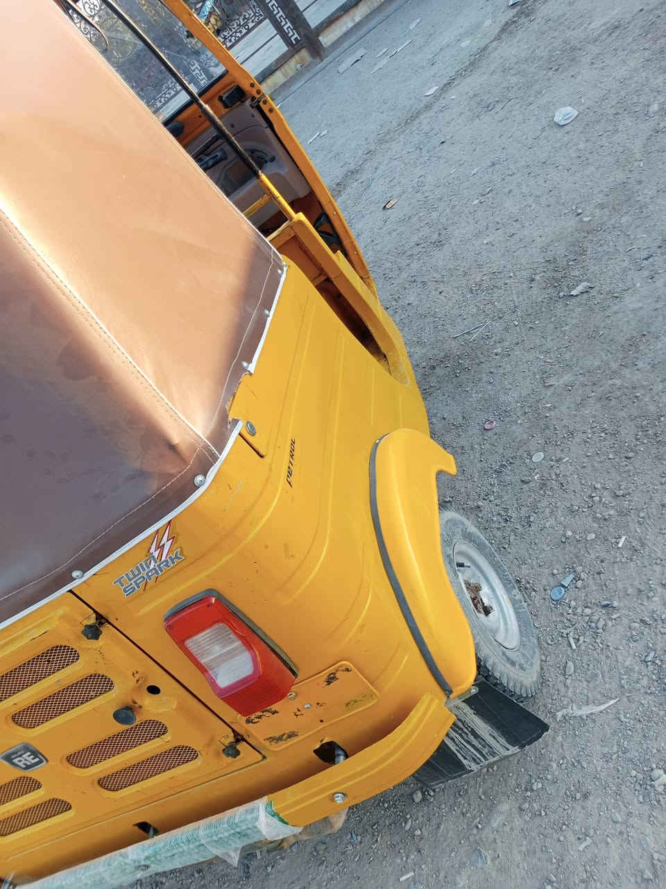 السلام عليكم تكتك للبيع موديل 19 شهر 2. وراق صواليه شرص الترقيم تكتك بس دوس معمره لاضربهة ولاصبغ مكينه مال 20 بيه خير من الله مكاني بغداد *********** مامتواجد على الفيس الشراي يخابر
