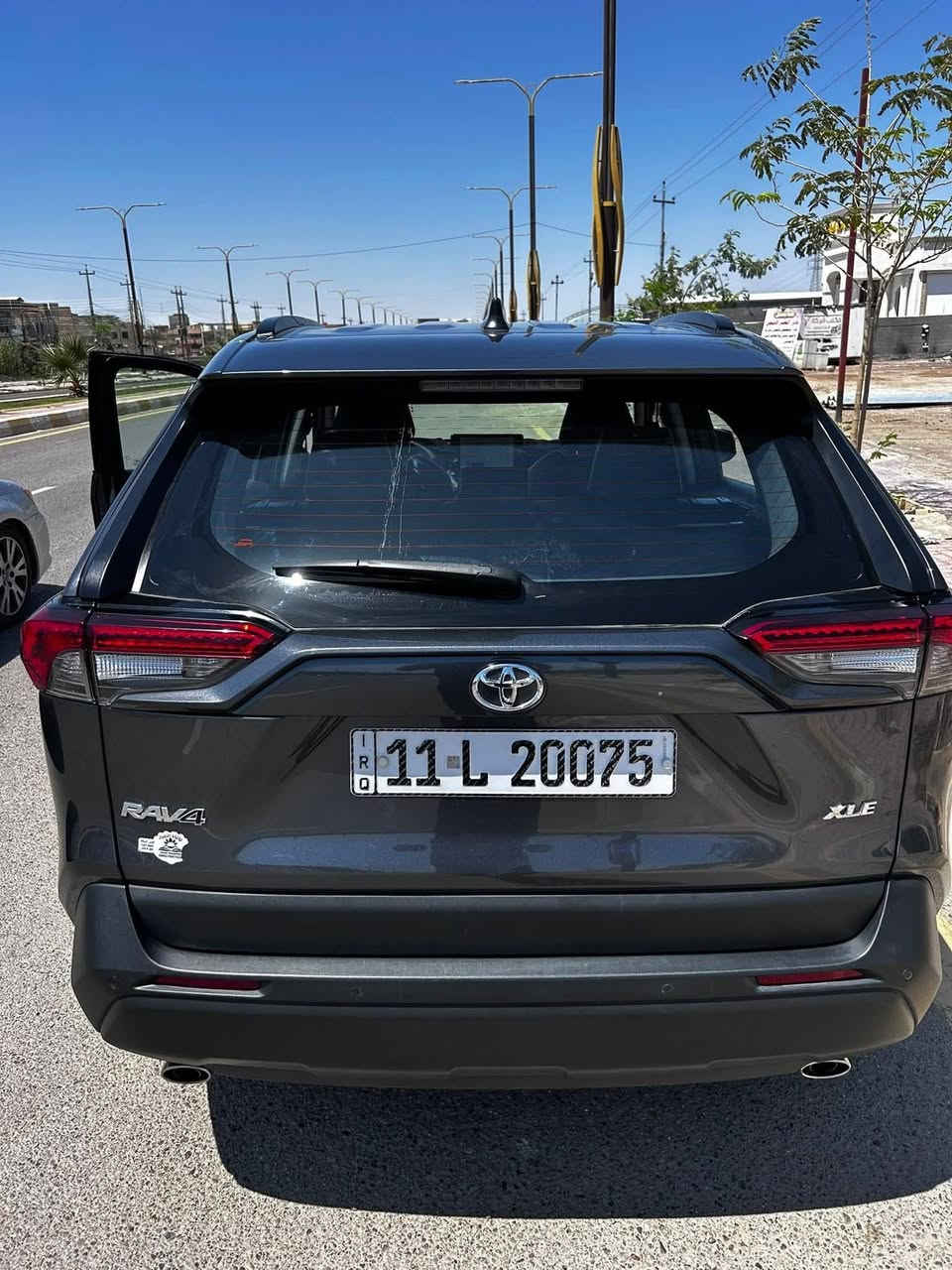 راف 4 - XLE بريميوم
* اللون رصاصي 

* الموديل 2023

* حجم المحرك: 2.5L (بانزين)

* فتحة سقف

* شاشة كبيره

* بصمة تشغيل 

* صندوق شفط كهربائي

* كشن تدفئه السائق والراكب الامامي
 
* استيرن هيتر

* كاميرا خلفي

* هاند بريك بصمة

*  اوتو هولد Auto Hold

* رادار امامي (تحديد مسار)

* رادار جانبي (نقاط عمياء)

* نظام : Eco

* نظام : Normal 

* نظام : Sport

* كرسي السائق كهربائي

 *كرسي السائق خزن

*كشنات جلد 

*كشاف ضبابي
*ويل 19 انج
سماعات  JBL  مع مضخم

*السعر 232

الممشى 45000 كم 
رقم  الهاتف: ***********

حادث جاملغ وبنيد( سطحي بدون دواخل او  شاصي
راديترات بلاديه).
