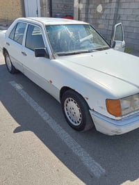 مارسدس دب للبيع موديل 86 محرك 2500 سنويه منتهيه رقم بغداد السعر 35$ وب...