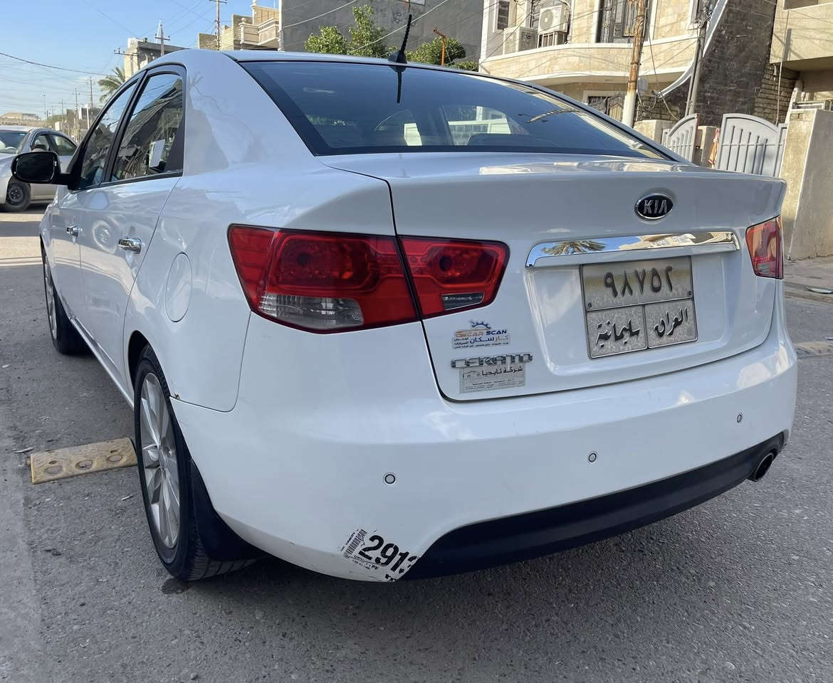 السلام عليكم
سيراتو 2012 خليجي رقم سليمانيه تحويل مباشر تحكمات شفتات مري شفط اشاير جانبيه حساس خلفي بيها باب خلفي صبغ فقط بدون دواخل
مكان السياره بغداد الدورة
السعر 97  بي مجال 
اتصال /***********
استفسار اتصال ع الرقم
@إشارة
