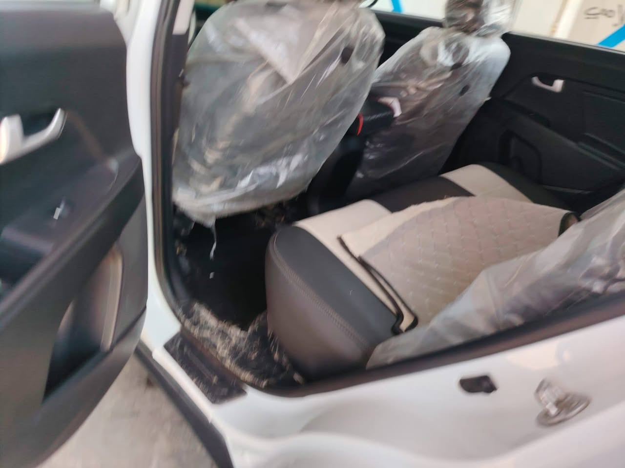 السلام عليكم
سبورتج موديل14 
سياره خليج
مكينه 2000 دوش 
مواصفات تحكم ستيرن
شاشه كبيره كامره
دوشمه رياضي جديد
رقم شمالي تريد تحويل تريد وكاله 
وضع الشركة السياره بيها بارد واضح بالصوره
السعر 150وبيها مجال
العنوان بغداد الحسينيه 
رقم الهاتف ***********
