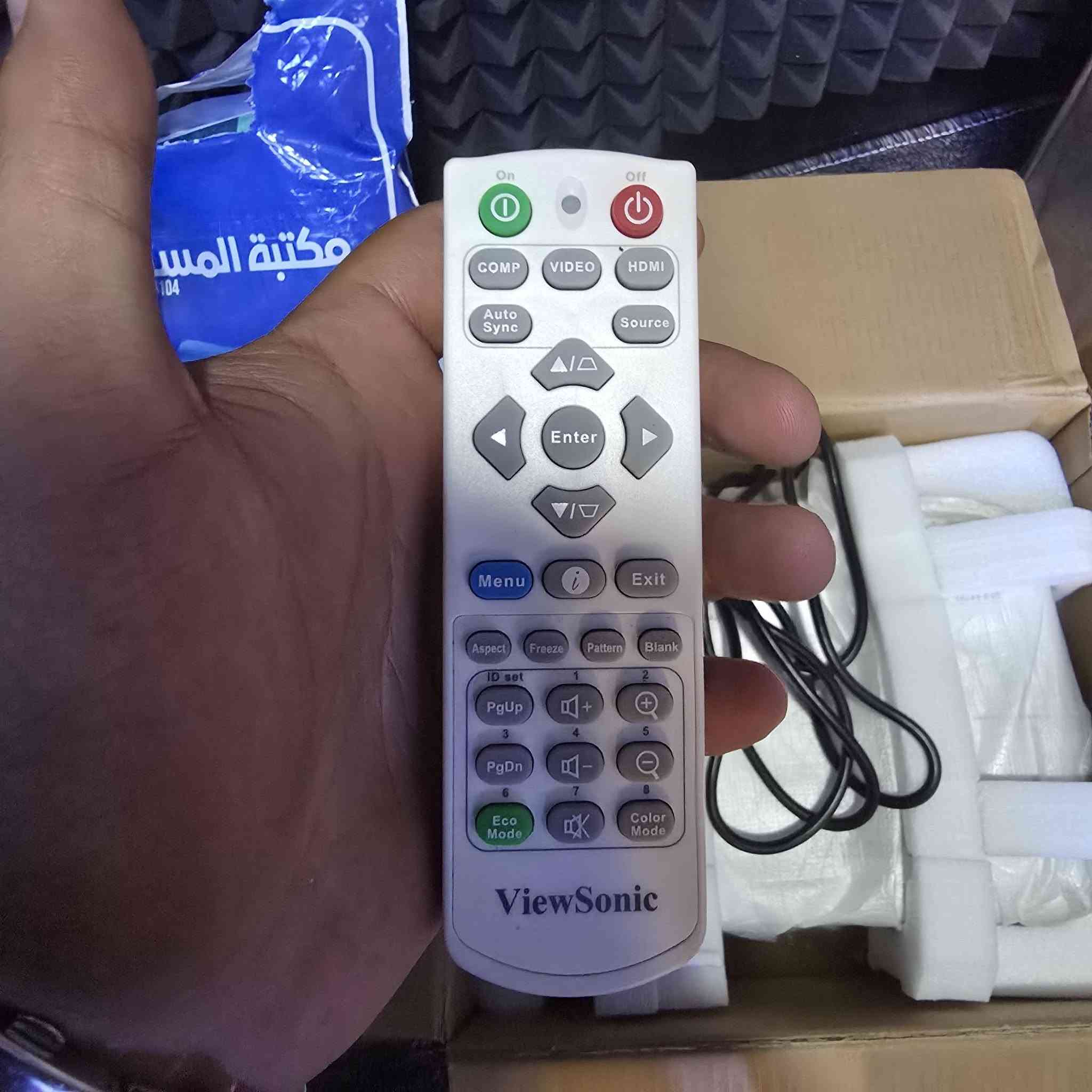 سلام عليكم عندي داتا شو للبيع الجهاز نظيف مستعمل قليل كلش جهاز يشتغل كأنما جديد وبكفاءه عاليه كامل هو والملحقات والكارتونة مثل ماموجود بالصور اكابلك جهاز واضح وقوي سبب البيع جهاز مامحتاجه مستعمل تقريبا سنة وكسور 
اي سؤال للاستفسار على الواتس على هذا الرقم :
***********
