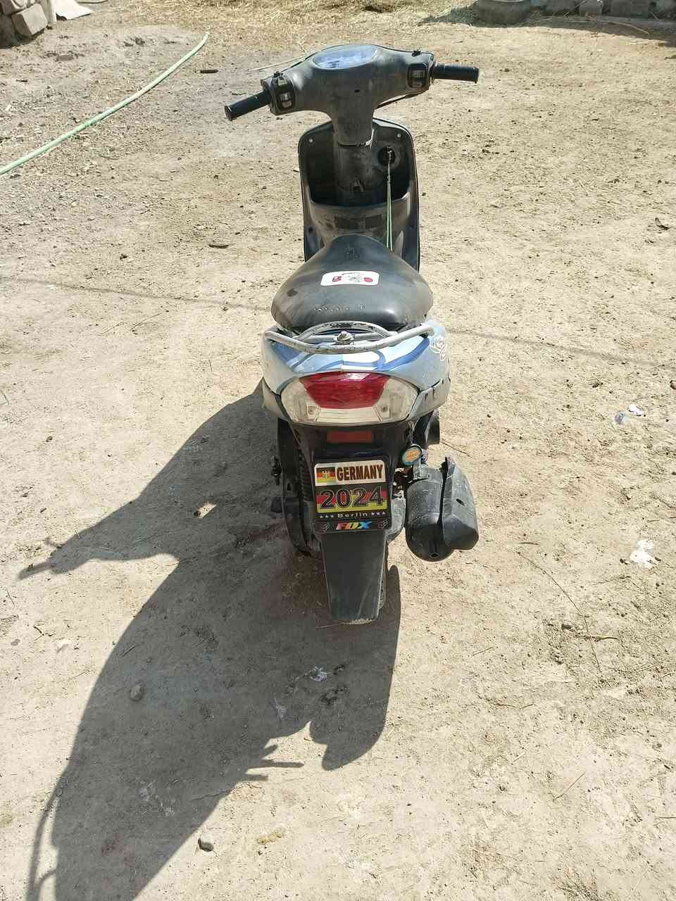 السلام عليكم 
دراجة ماكس عدله شغاله بس الهندر يخرط 
والقجمه كامله مابيه شي شغاله 
العدله٥٢٥وبيه مجال والقجمه ٥٧٥وبيه مجال مكان قضاء المدينة ***********
