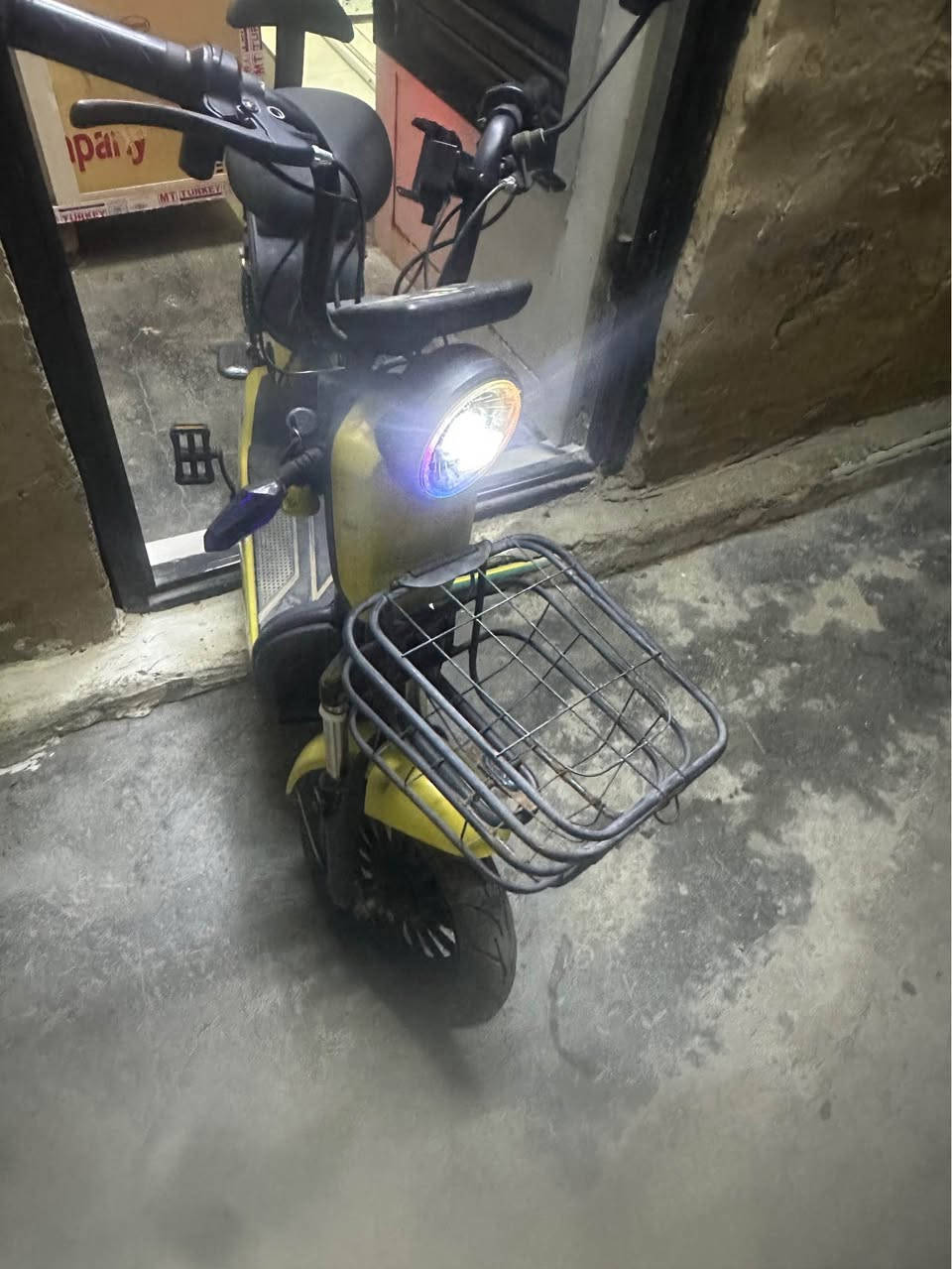 دراجه شحن 4 بطاريات اربع سرع ابني انكلب بيه وبعد مخليته يصعد بيه صار شهرين متروكه جان بس سكليتر اخليه علشحن تشتغل املصه تطفه السعر 125 مكاني بغداد الدوره بغداد, العراق


**إذا كنت صاحب هذا الإعلان وتريد حذفه لأي سبب، رجاءا أرسل رسالة إلى الدعم الفني**