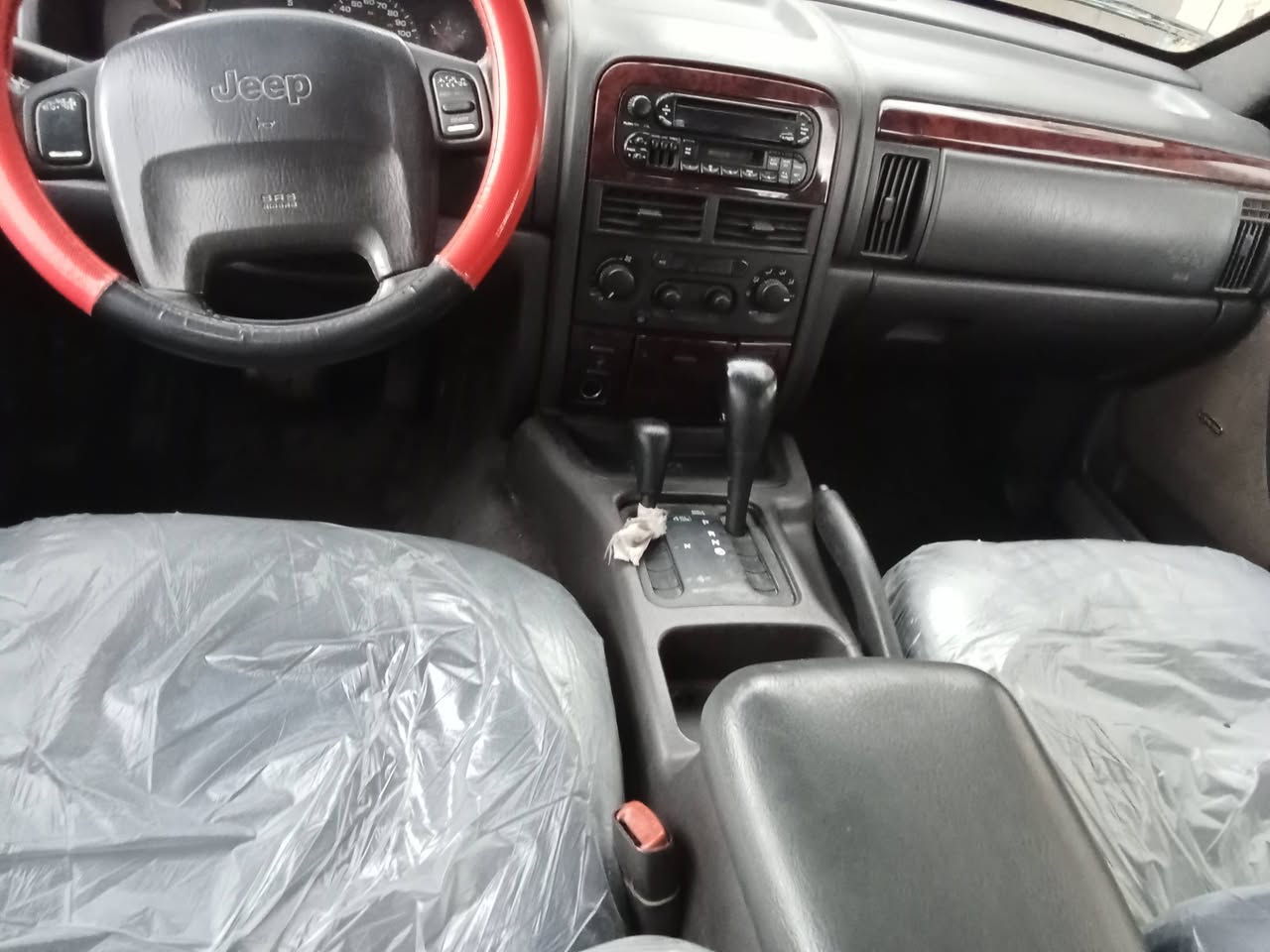 السلام عليكم
جيب شيروكي موديل 2000 للبيع  بلادي رقم انكليزي سيارة فول اوتوماتيك و مواصفات محرك V8 سلندر بدون ضرر  السيارة بـ اسمي 
السعر 75 بيها مجال ***********
