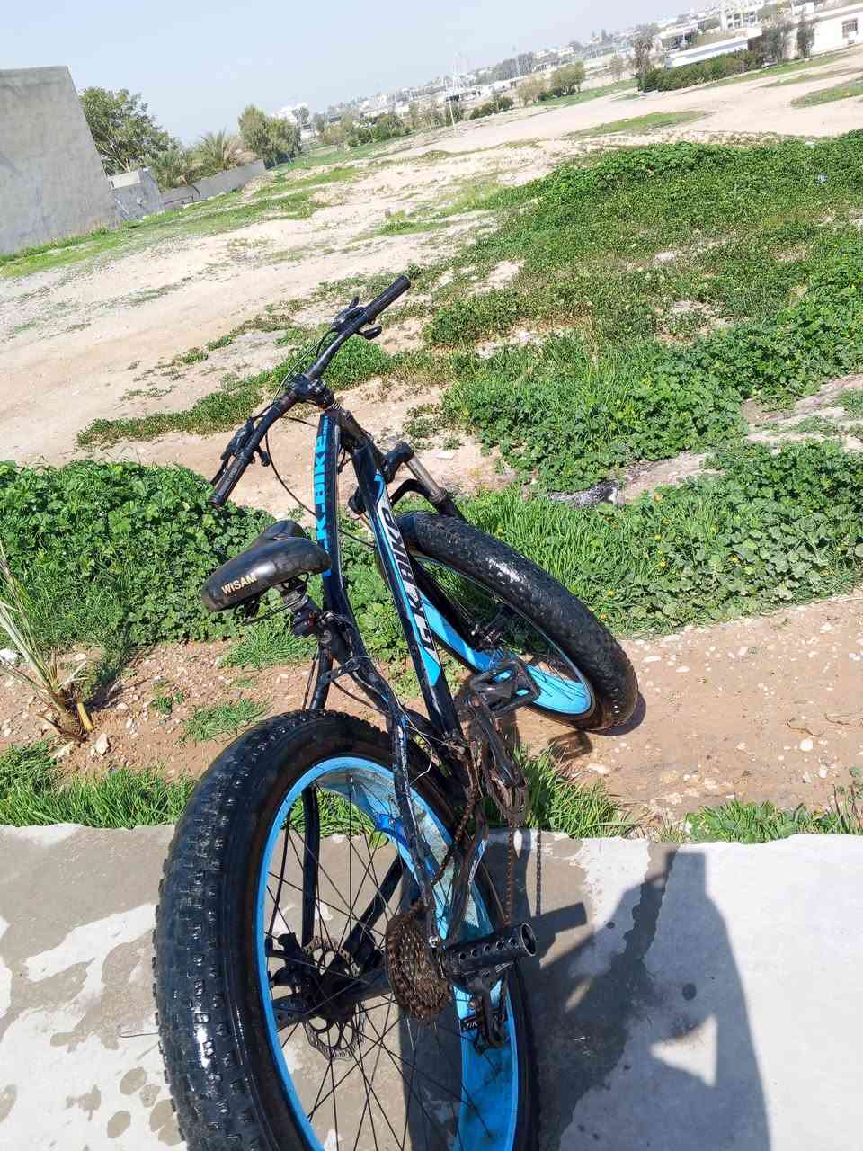 سلام عليكم بايسكل للبيع حجم 26 السعر 75 بي مجال مكاني خانقين اركوازي  الرقم هاتف ***********
