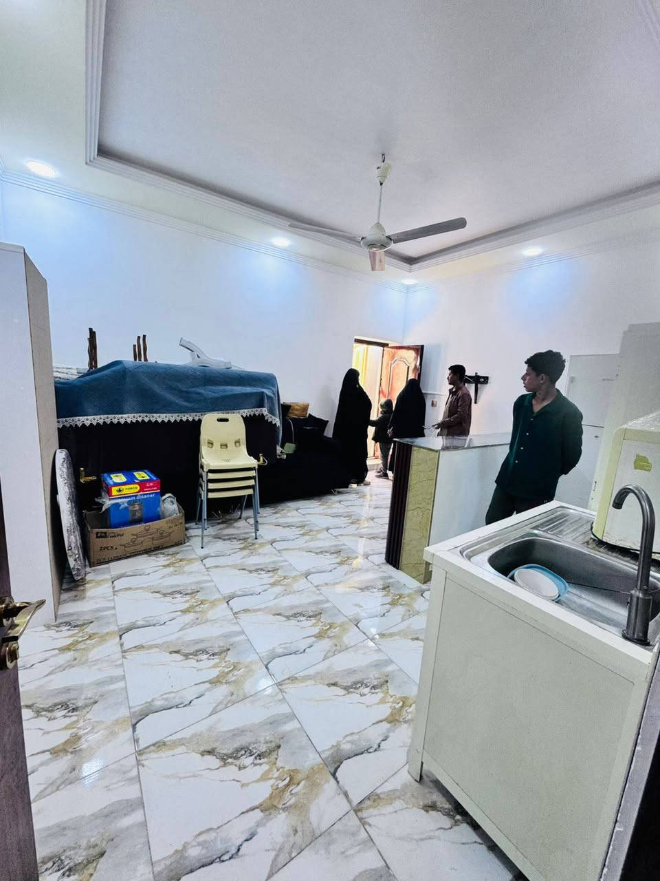 دار لرهن مساحه 85 متر مكانه نجف مجمع بيتي مقابيل مجمع لكرار سعر رهن 15 وسنه وقابل لتجديد يحتو عله غرفه ومطبخ ومطبخ حار وحمام 
استفسارخاص***********
