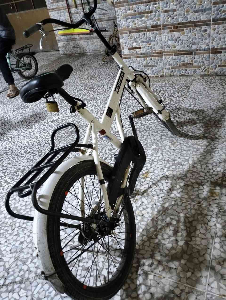 السلام عليكم بايسكل تكسي حجم 24 گير وعگرب وحساس ياباني اصلي السعر 70 وبي مجال بغداد المشتل رقم الهاتف ***********
