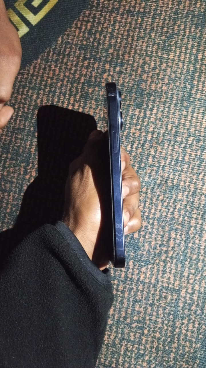 15برو ماكس للبيع مبدل بطاريه والضهر مكسور السعر الاتصال على الرقم وتدلل ***********
