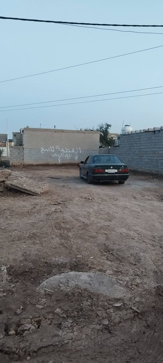 قطعة ارض للبيع المساحه 200 متر وره حسينية محمد داود حواس تبعد عن الشارع تقريبن 400 متر ثالث شارع سعر 15 بيه مجال رقم الهاتف
***********
