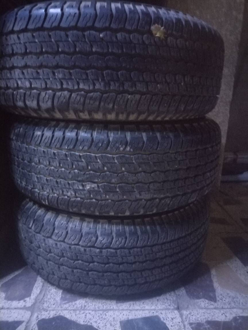 السلام عليكم
٣ تايرات نوع تويو  يعني زوج وتك خوات نسبه النظافه ٩٠ ٪
حجم ١٨ / ٦٠ / ٢٦٥
 السعر ١٥٠ الف دينار للكل...
بغداد جانب الكرخ منطقه العامريه
*********** بغداد, العراق
