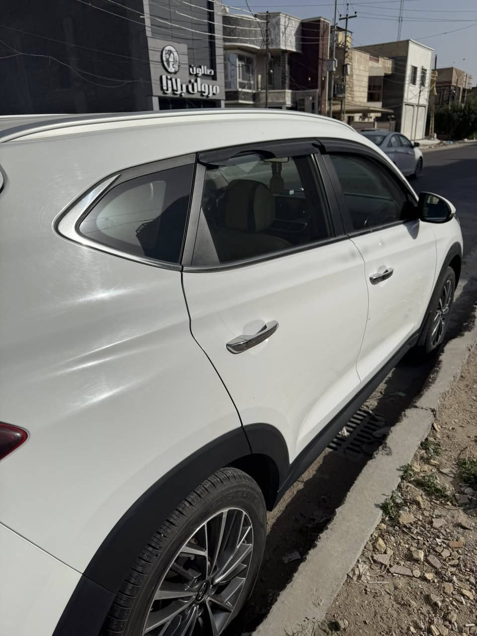 سلام عليكم
توسان موديل 2020 خليجي                             ماشية 80 الف.                                                   فول عدا الفتحة                                                  مبدل بيها بنيد نفس اللون وبقية الضربات موضحة بالصور.                                السعر 19 الف دولار وبيها مجال.                     ***********
