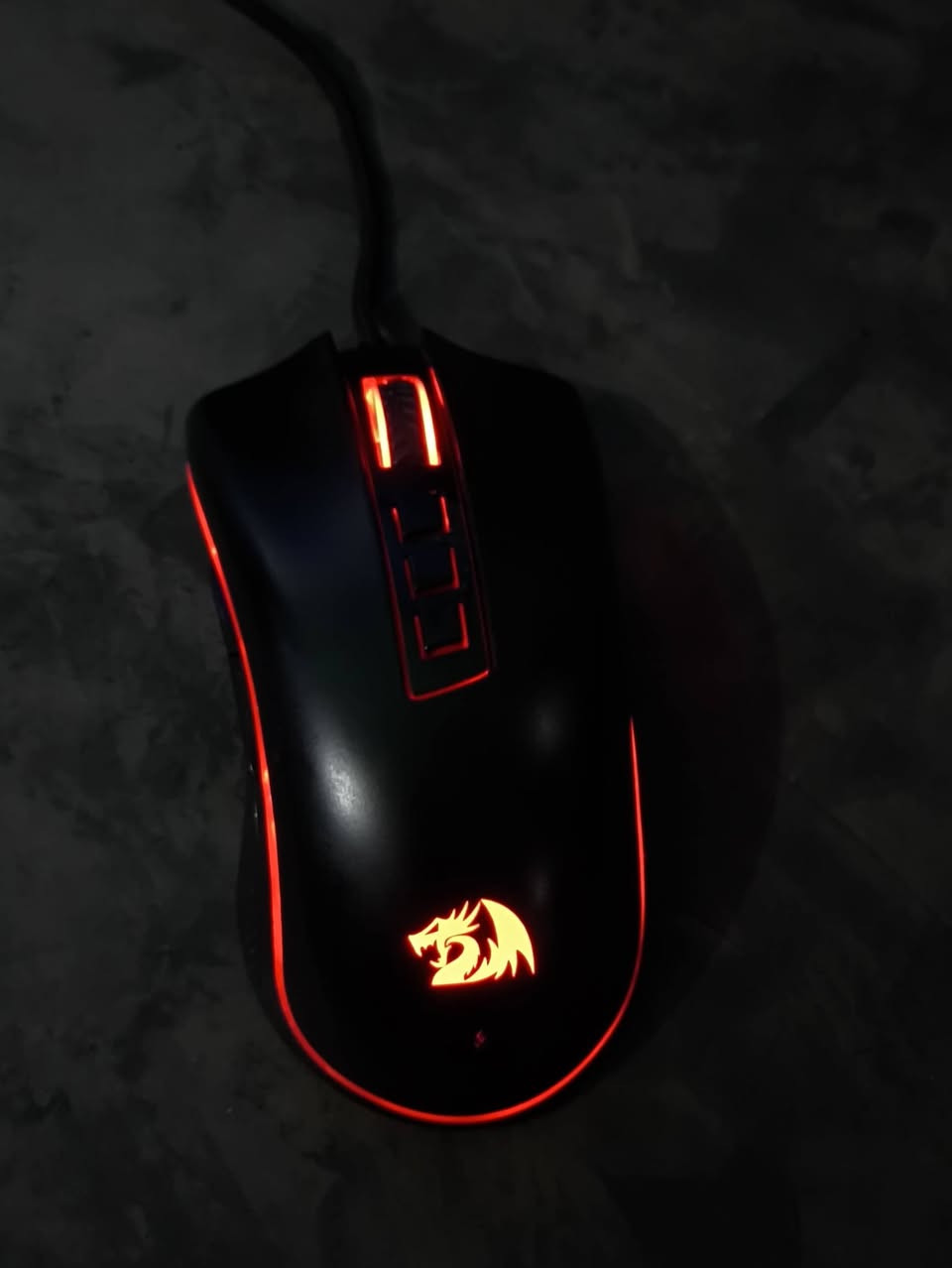 السلام عليكم ماوس red dragon 
مستعمل وشغال سعره 15 الف 
ومتوفر توصيل 
سبب البيع جبت ماوس جديد
***********
