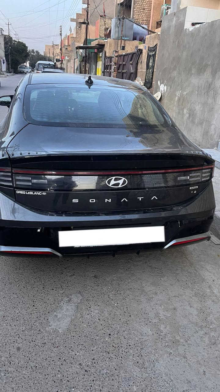 سلام عليكم للبيع سوناتا 2025هايبردامريكي 
رقم بغداد  ماشية 17 فول مواصفات ماعدا الفتحة حادثها جاملغ خلفي مثل ماموضح بالصور التحويل مباشر ثاني يوم بسمي 
السعر 195 وبيها مجال 
 العنوان بغداد العبيدي حي الرئاسة شارع 20 
للاستفسار الاتصال على الرقم ***********
