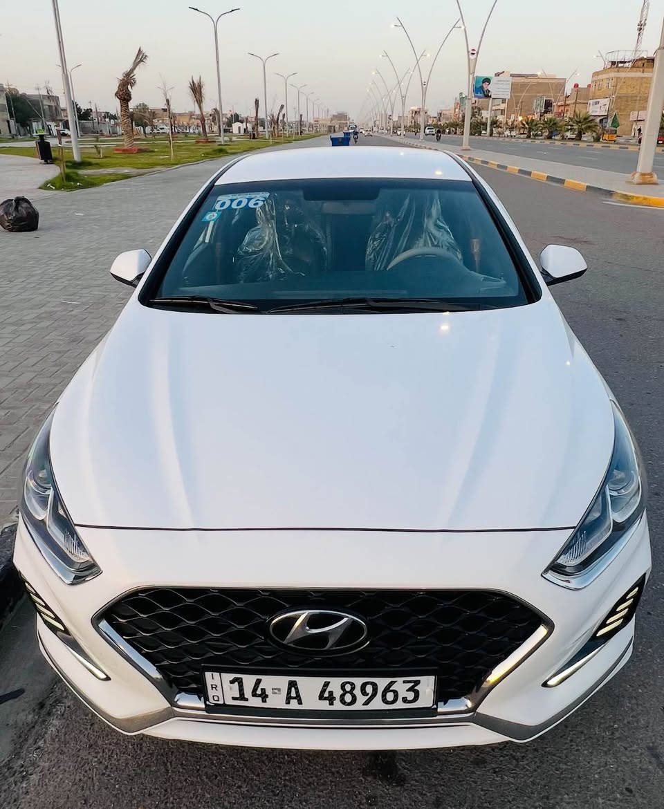 سلام عليكم 
سوناتا وارد كوري مديل( 2021 ) بصره تحويل ثاني يوم  رقم جديد 
سياره كفاله عامه وضربه صبغ وتبديل سياره جديده ❤️
تحمً تاير جديد 
موصفات سياره 
محرك 2000 بانزين فقط⛽️
منضومه لايت زنون 
لد امامي بقلاوهه 
ولد خلفي 
تحكمات ستيرن 
مرايات شفط
كشنات كهربائي و تتفه وتبريد كشنات
غرفه سياره مغلفه من كوريه لجماليه
سعر 182 $ بيهه مجال 
العنوان البصره حي المهندسين 
تصال. *********** الزبير, البصرة
