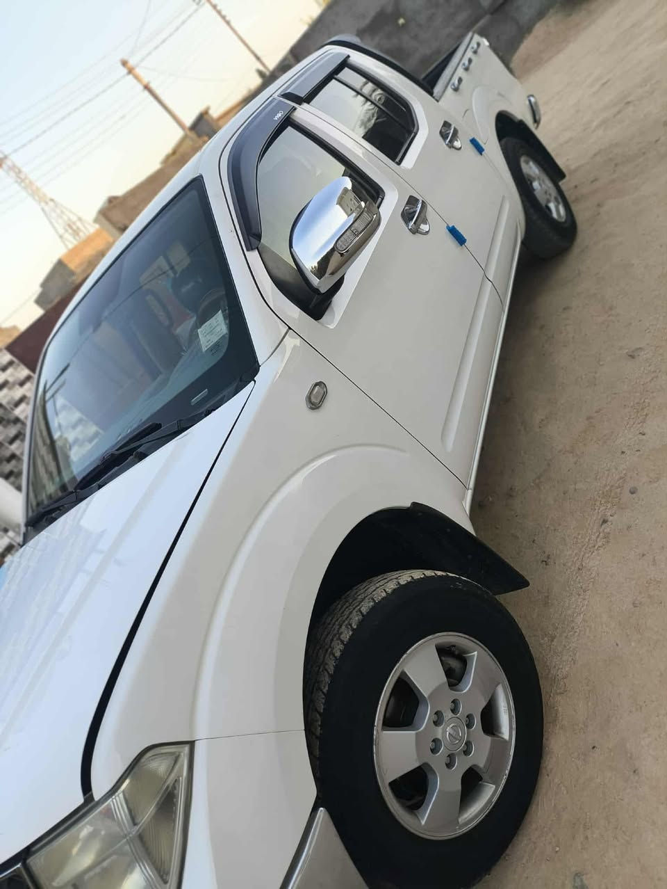 نيفاره موديل 2008 گير عادي هزه وسنويه جديده لسنة 2030 گير ومحرك بلادي غير مفتوح تبريد وتدفئه كلها شغاله وحداديه جديده وفئة Le رقمها الانبار والشراي يتصل ع هذا الرقم ***********
