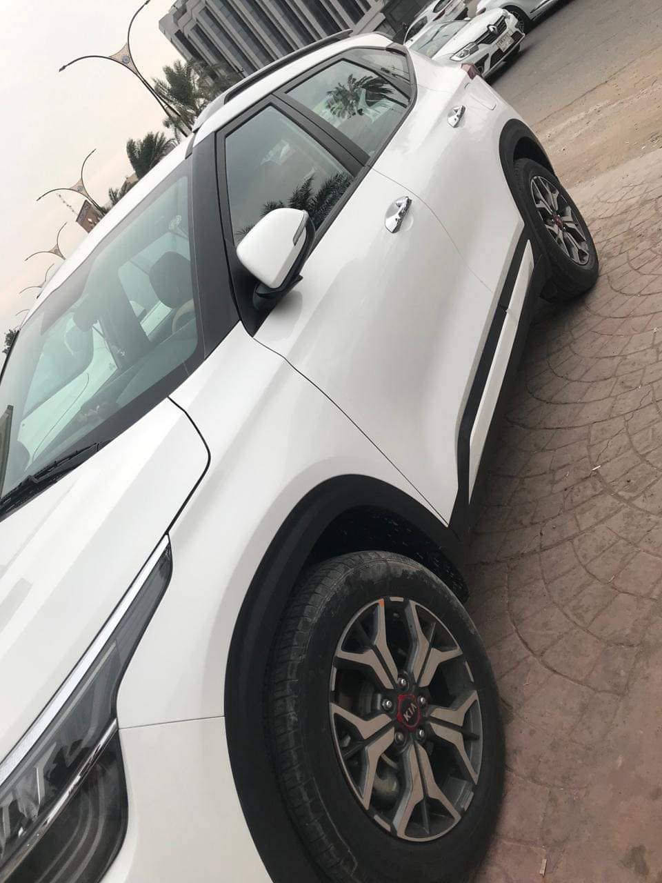 السلام عليكم كيا سيلتوس ٢٠٢٠ خليجي وكاله الدوليه 
مكينه ١٦٠٠ ماشيه 75 الف سونار مرفق بل منشور
 لد امامي بصمه تشتغيل بصمه ابواب عدد البصمات ٢  جلد شاشه اصليه نفكيشن اناره محيطيه بلاديه حساس خلفي لد امامي صيانتها كلها بالدوليه السعر 163 اللاستفسار 
*********** وليد
